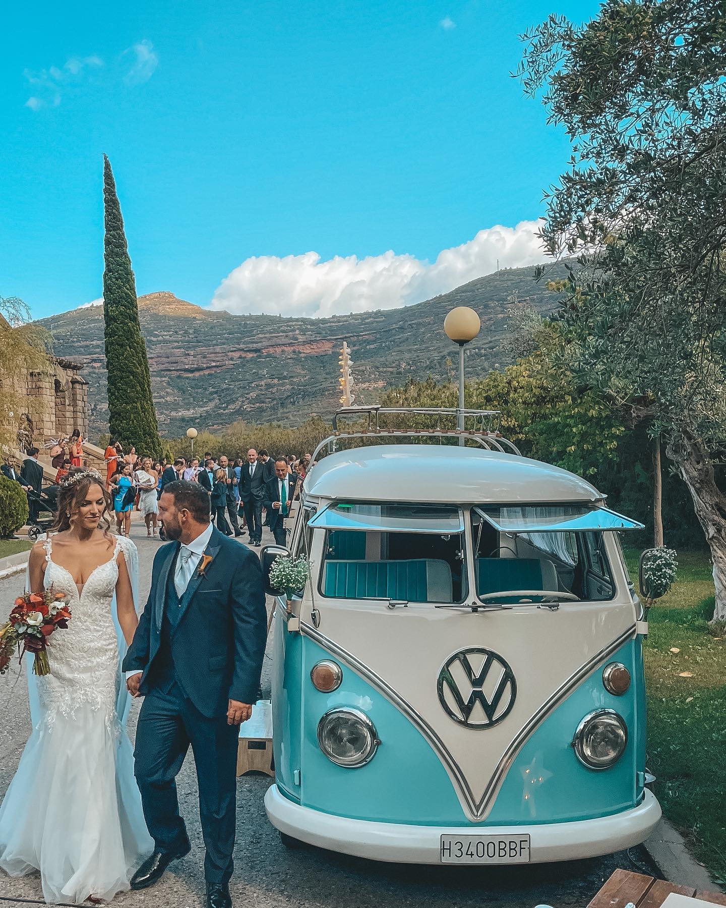 𝓀𝑜𝓂𝒷𝒾 𝓌𝒾𝓉𝒽 𝓁𝑜𝓋𝑒 𝕜𝕠𝕞𝕓𝕚 𝕨𝕚𝕥𝕙 𝕝𝕠𝕧𝕖 #furgoneta #vw #furgoboda #love #casaments #boda #weddingplanner #photobooth #fotomaton #photobus #bodasdecuento