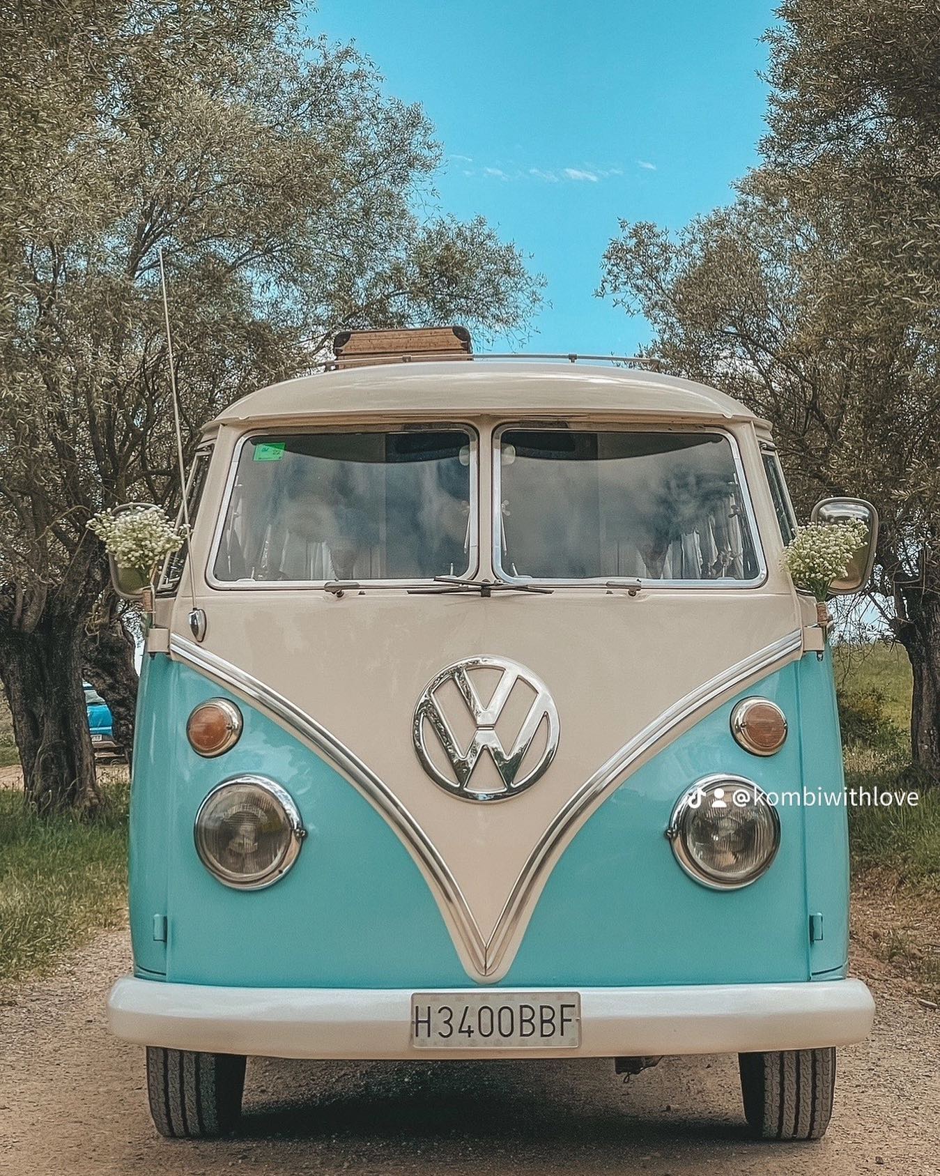 𝓀𝑜𝓂𝒷𝒾 𝓌𝒾𝓉𝒽 𝓁𝑜𝓋𝑒 𝕜𝕠𝕞𝕓𝕚 𝕨𝕚𝕥𝕙 𝕝𝕠𝕧𝕖 #furgoneta #vw #furgoboda #love #casaments #boda #weddingplanner #photobooth #fotomaton #photobus #bodasdecuento
