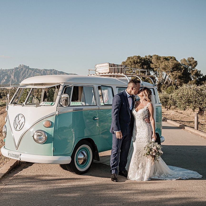 @audiovisuart Monica +Sergio
@canbonastrewineresort
.
.
𝓀𝑜𝓂𝒷𝒾 𝓌𝒾𝓉𝒽 𝓁𝑜𝓋𝑒 𝕜𝕠𝕞𝕓𝕚 𝕨𝕚𝕥𝕙 𝕝𝕠𝕧𝕖 #furgoneta #vw #furgoboda #love #casaments #boda #weddingplanner #photobooth #fotomaton #photobus #bodasdecuento