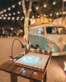 𝕜𝕠𝕞𝕓𝕚 𝕨𝕚𝕥𝕙 𝕝𝕠𝕧𝕖 #furgoneta #vw #furgoboda #love #casaments #boda #weddingplanner #photobooth #fotomaton #photobus #bodasdecuento @castelldetamarit