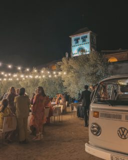 𝓀𝑜𝓂𝒷𝒾 𝓌𝒾𝓉𝒽 𝓁𝑜𝓋𝑒 #furgoneta #vw #furgoboda #love #casaments #boda #weddingplanner #photobooth #fotomaton #photobus #bodasdecuento