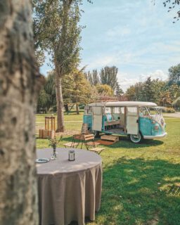 ¿Buscas una forma original y divertida de sorprender a tus invitados? Nuestra VW Photobus vintage es el toque perfecto para tu boda o evento. 🎉💍
📷 Risas aseguradas
🎭 Atrezzo divertido
🖼️ Fotos instantáneas como recuerdo
🚐 ¡En nuestra Kombi llena de encanto!
Haz que tu día especial sea aún más inolvidable. 💕 Reserva tu fecha y deja que la magia sobre ruedas haga el resto.
📩 Escríbenos para más info.
#Photobus #FotomatónBoda #FurgoBoda #KombiWithLove #BodaDiferente #BodasConEncanto #RisasSobreRuedas #WeddingFun #NoviosFelices #EventosÚnicos
@laboscana