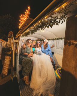 ¿Buscas una forma original y divertida de sorprender a tus invitados? Nuestra VW Photobus vintage es el toque perfecto para tu boda o evento. 🎉💍
📷 Risas aseguradas
🎭 Atrezzo divertido
🖼️ Fotos instantáneas como recuerdo
🚐 ¡En nuestra Kombi llena de encanto!
Haz que tu día especial sea aún más inolvidable. 💕 Reserva tu fecha y deja que la magia sobre ruedas haga el resto.
📩 Escríbenos para más info.
#Photobus #FotomatónBoda #FurgoBoda #KombiWithLove #BodaDiferente #BodasConEncanto #RisasSobreRuedas #WeddingFun #NoviosFelices #EventosÚnicos
@mascanriera