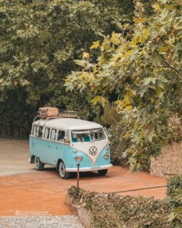 𝕜𝕠𝕞𝕓𝕚 𝕨𝕚𝕥𝕙 𝕝𝕠𝕧𝕖 #furgoneta #vw #furgoboda #love #casaments #boda #weddingplanner #photobooth #fotomaton #photobus #bodasdecuento