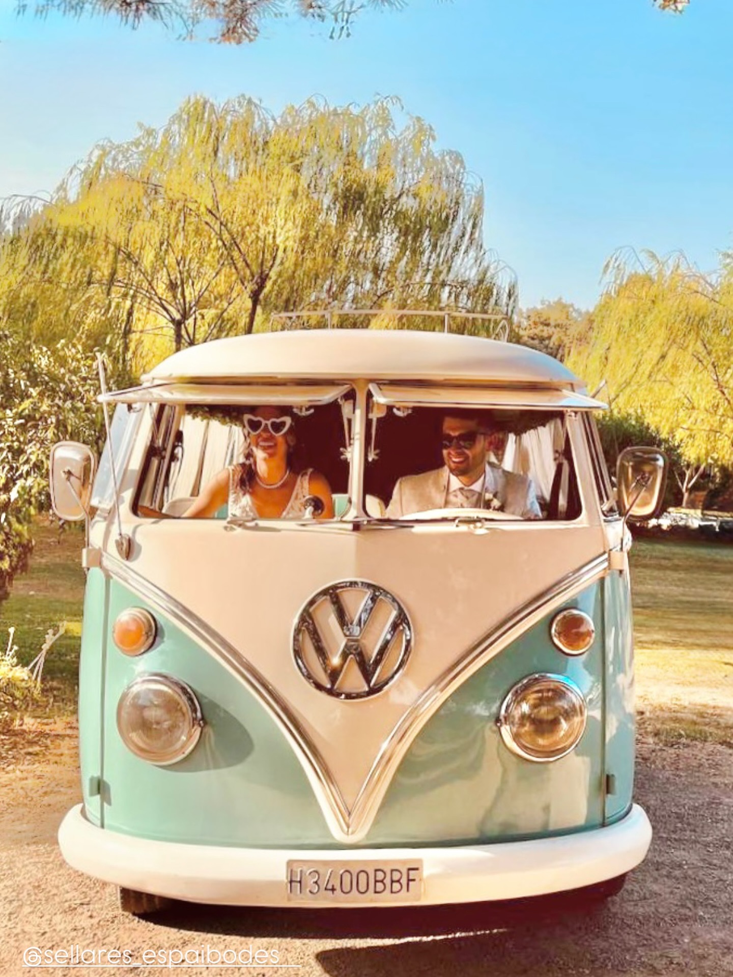𝕜𝕠𝕞𝕓𝕚 𝕨𝕚𝕥𝕙 𝕝𝕠𝕧𝕖
#furgoneta #vw #furgoboda #love #casaments #boda #weddingplanner #photobooth #fotomaton #photobus #bodasdecuento