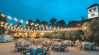 Hay momentos que pasan… y otros que se recuerdan para siempre 💫
Nuestra VW Photobus no es solo un fotomatón, es risas compartidas, abrazos espontáneos y recuerdos que se quedan 💕

📸 Fotos instantáneas llenas de emoción 🎭 Atrezzo divertido para soltarse y disfrutar 🚐 Una Kombi con alma que acompaña tu historia

Haz que tus invitados vivan una experiencia única y que tu boda o evento tenga ese detalle que marca la diferencia ✨

📩 Escríbenos y reserva tu fecha. La magia sobre ruedas está lista para arrancar 🚐💍

#VWPhotobus #PhotobusVintage #FotomatónEmocional #BodasConAlma #MomentosQueImportan #RecuerdosParaSiempre #BodasEspeciales #KombiLove #RisasQueUnen @laroureda