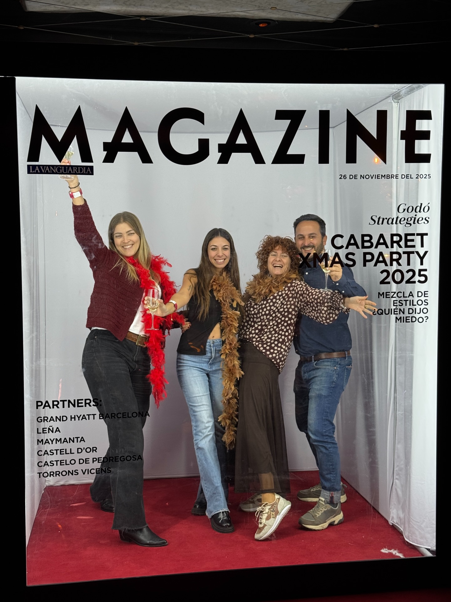 Magazine booth 📸 Disponible para tu evento 
Contactar para mas info ℹ️ 
#bodas #eventos #fotocall #snapsnap