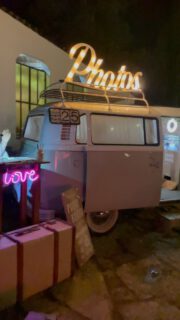Every wedding has its own story… and we’re here to be part of it. 💛🚐
Good vibes, unforgettable moments and a classic Kombi to make your day even more special.
@la_baronia #photobus #WeddingDay #WeddingInspiration #DestinationWedding